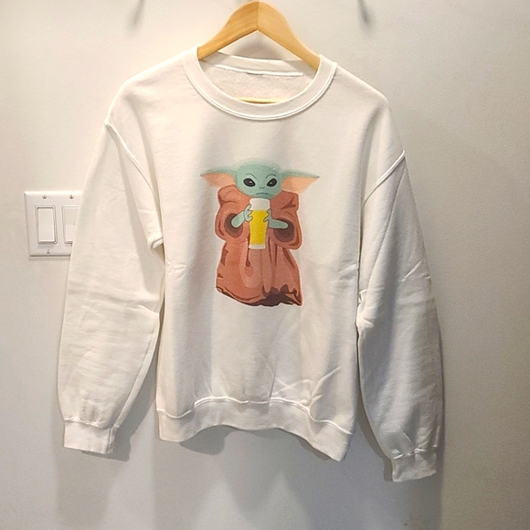Baby Yoda Holding Beer Pullover Sweater - Picture 1 of 2